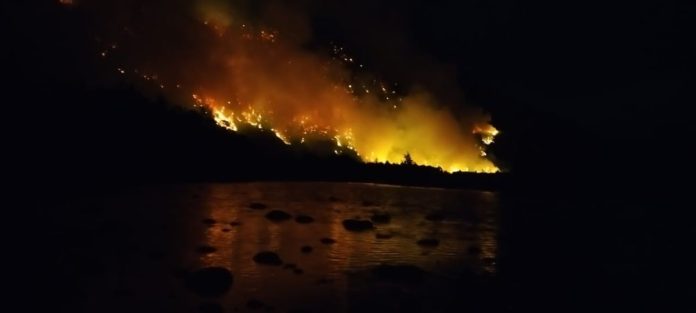 Crece la preocupación por un incendio forestal en Chubut que ya consumió más de 3000 hectáreas cerca de Lago Puelo