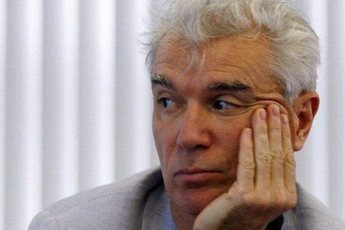 David Byrne armó una playlist para gente que detesta la Navidad