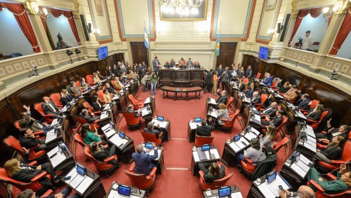 El kirchnerismo profundiza la disputa contra Kicillof por un cargo clave en la línea de sucesión