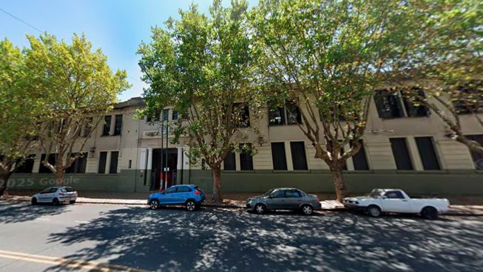 Horror en La Plata: un joven fue asaltado y abusado sexualmente cuando volvía de un cumpleaños