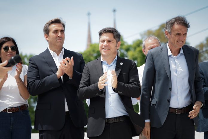 Kicillof inauguró un puente sobre el río Luján y volvió a cuestionar la falta de obra pública en PBA