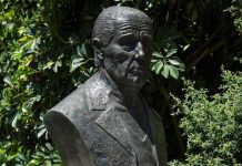 La Ciudad de Buenos Aires inauguró la primera escultura en homenaje a René Favaloro