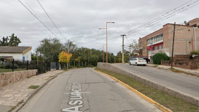 Una adolescente se arrojó de una camioneta en movimiento tras discutir con su novio y el joven quedó detenido