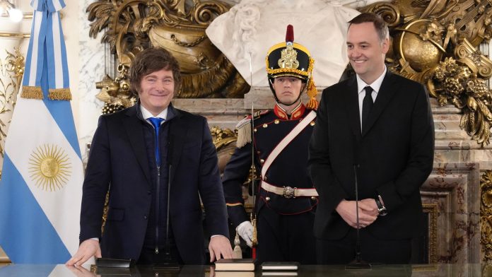 En su primera tarea como jefe de Gabinete, Adorni busca eliminar las “fallas” en la comunicación interna y mejorar el diálogo entre los ministros