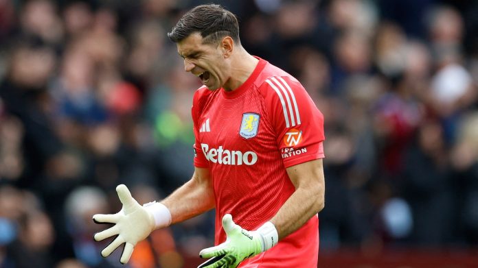 La sorprendente decisión del DT de Aston Villa con el Dibu Martínez que abre la puerta a un posible conflicto