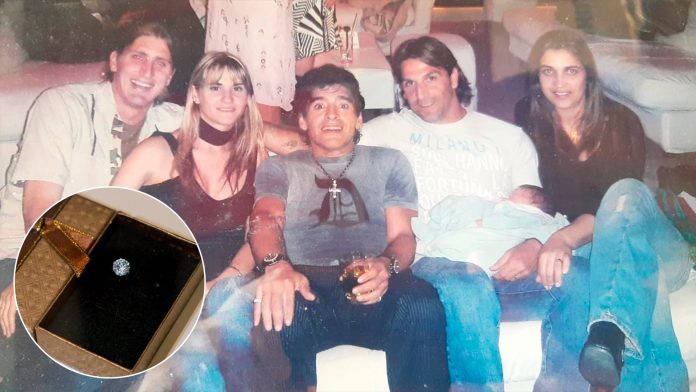 La usó en uno de sus días más emotivos y se la regaló a un ex futbolista: la historia de la joya de Maradona que salió a remate