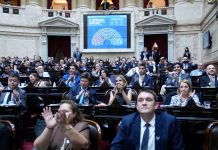 Congreso con doble costo, tensión violeta y una señal alarmante por el pacto con el kirchnerismo