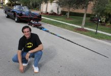 El argentino que inauguró un museo con 22.000 autos a escala, tiene un Batimóvil original y sorprendió a Colapinto