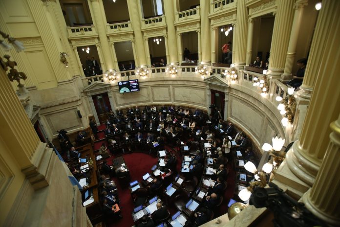 El oficialismo quiere iniciar el miércoles la discusión de la reforma laboral en el Senado