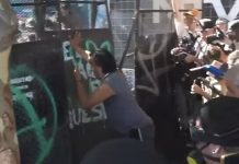 Tensión entre manifestantes y la policía afuera del Congreso mientras se debate el Presupuesto 2026